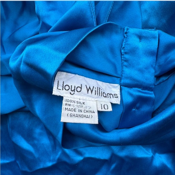 Cobalt blue silk high neck sleeveless top
Lloyd Williams brand
100% silk - Picture 5 of 5